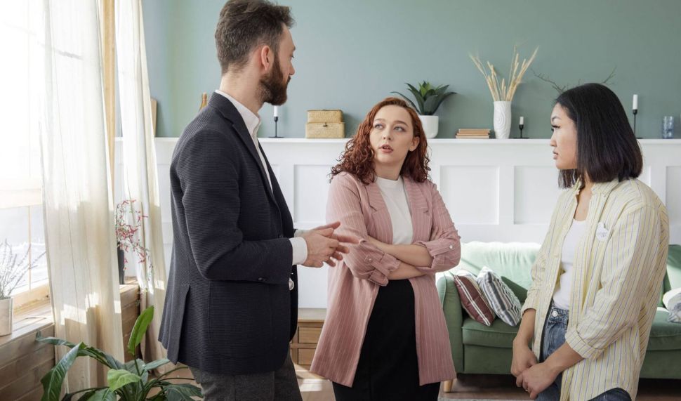 Communicating With Current Lease-Holding Tenants